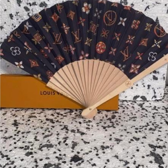 Louis Vuitton Monogram Black and Tan Fan - Picture 1 of 1